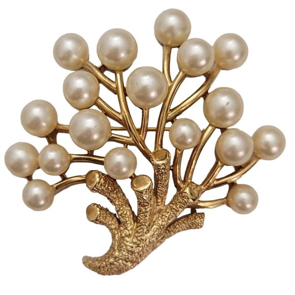 Trifari Crown Over T Gold Tone Faux Pearl Coral Branch Brooch, Signed E472 - Picture 8 of 8